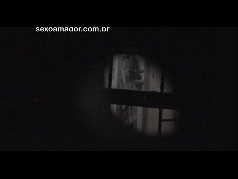 ❤️ Blondie estas sekrete filmita fare de najbara voyeur kaŝita malantaŭ kavaj brikoj ❤❌ Bonega porno ĉe ni ️❤